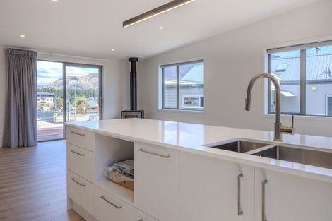 Photo of property in 3 Landsborough Lane, Wanaka, 9305