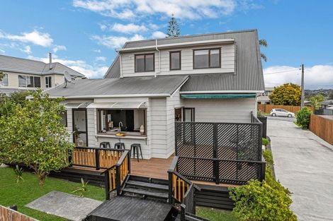 Photo of property in 12 Cleve Road, Green Bay, Auckland, 0604