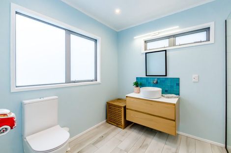 Photo of property in 11 Hicks Crescent, Waikanae Beach, Waikanae, 5036