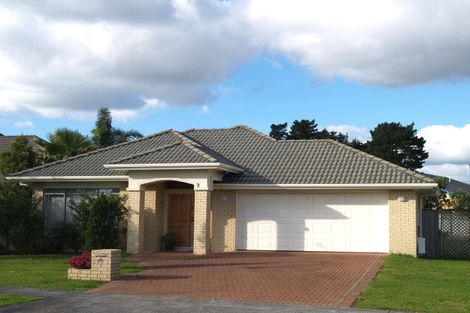 Photo of property in 76 Bob Charles Drive, Golflands, Auckland, 2013