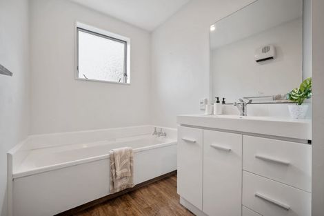 Photo of property in 32 Prestons Road, Redwood, Christchurch, 8051