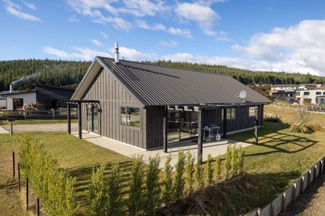 Photo of property in 52 Minaret Ridge, Wanaka, 9305