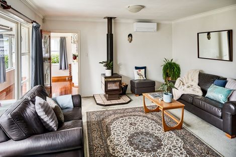 Photo of property in 8 Courtenay Road, Heretaunga, Upper Hutt, 5018
