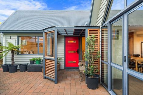 Photo of property in 26 Cornwall Road, Lyttelton, 8082