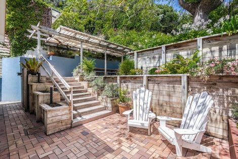 Photo of property in 210 Oriental Parade, Oriental Bay, Wellington, 6011
