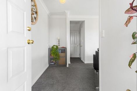 Photo of property in 128 Collins Road, Melville, Hamilton, 3206