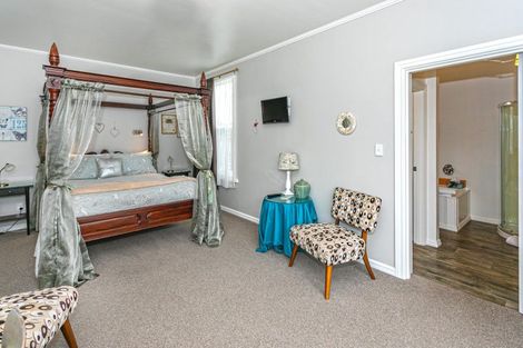 Photo of property in Cotswold Cottage B & B, 46 Maramarahi Road, Thames, 3578