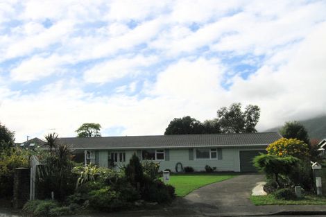 Photo of property in 9 Lesley Grove, Waikanae, 5036