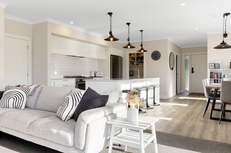 Photo of property in 7 Lochinvar Lane, Acacia Bay, Taupo, 3385