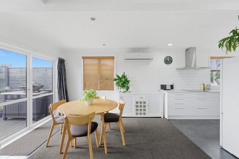 Photo of property in 327 Carrington Street, Vogeltown, New Plymouth, 4310