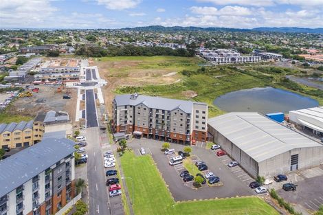 Photo of property in 6l/17 Crown Lynn Place, New Lynn, Auckland, 0600