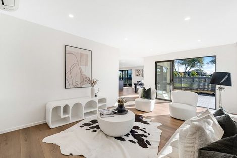 Photo of property in 35b Toroa Street, Torbay, Auckland, 0630
