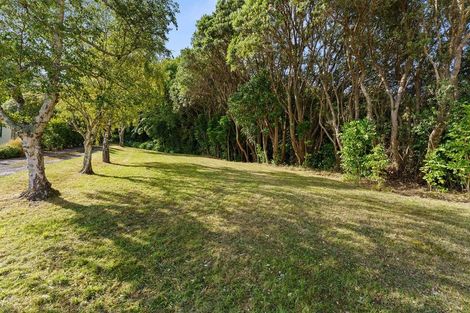 Photo of property in 33 Kakariki Grove, Waikanae, 5036