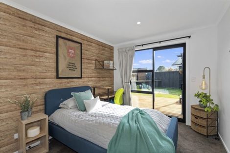 Photo of property in 1 Coutts Way, Fitzherbert, Palmerston North, 4410