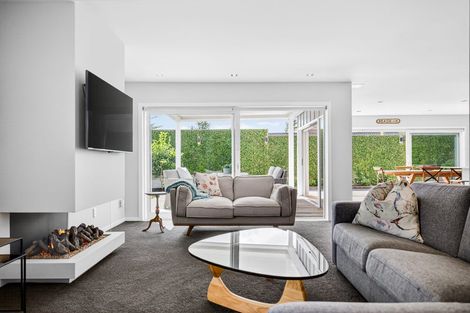 Photo of property in 9a Craig Road, Milford, Auckland, 0620