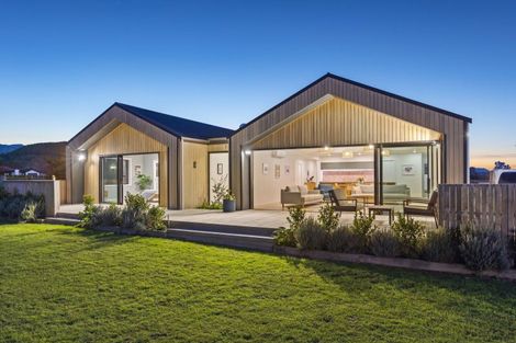 Photo of property in 34 Ohau Gravels Way, Ohau, Levin, 5570