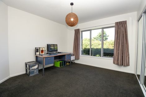 Photo of property in 2 The Glade, Carterton, 5713