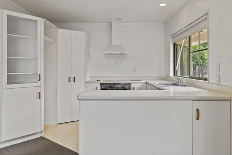 Photo of property in 8 Kathleen Place, Rainbow Point, Taupo, 3330