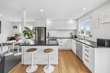 Photo of property in 31 Broadway Avenue, Waikuku Beach, 7473
