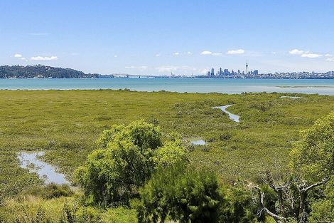 Photo of property in 38a Rewarewa Road, Te Atatu Peninsula, Auckland, 0610
