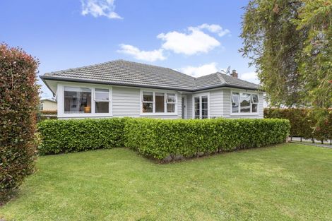 Photo of property in 4 Maunder Place, New Lynn, Auckland, 0600
