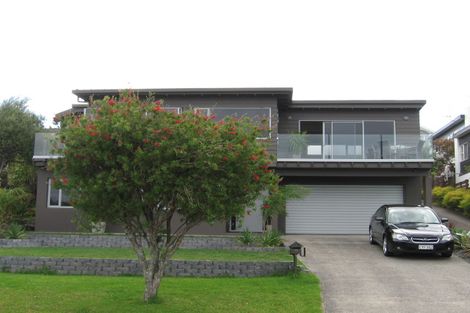 Photo of property in 2/11 Marama Street, Castor Bay, Auckland, 0620