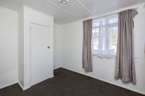 Photo of property in 35 Hanson Grove, Stokes Valley, Lower Hutt, 5019