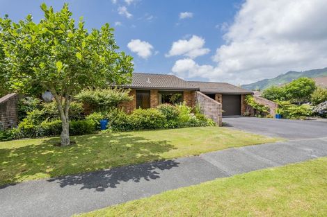 Photo of property in 1 Manu Grove, Waikanae, 5036