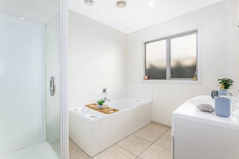 Photo of property in 5 Tongariro Drive, Aotea, Porirua, 5024