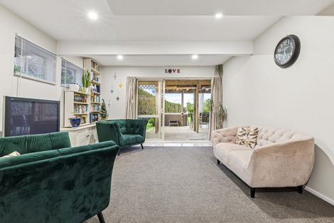 Photo of property in 1410 Whangaparaoa Road, Army Bay, Whangaparaoa, 0930