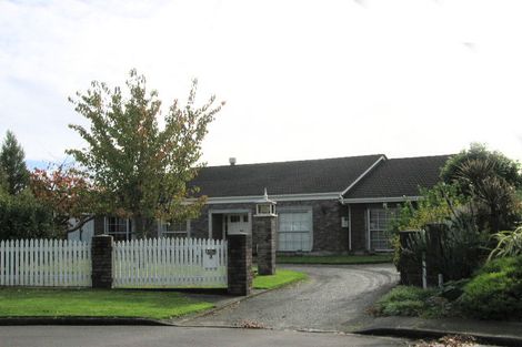 Photo of property in 8 Lesley Grove, Waikanae, 5036