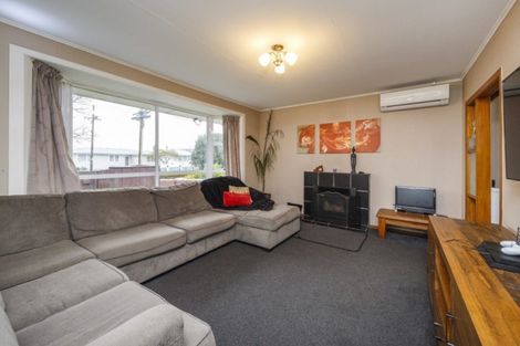 Photo of property in 33 Peters Avenue, Cloverlea, Palmerston North, 4412