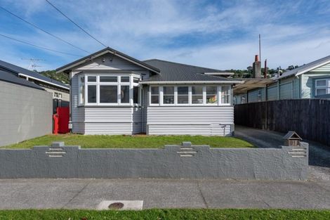 Photo of property in 19 Palm Avenue, Lyall Bay, Wellington, 6022