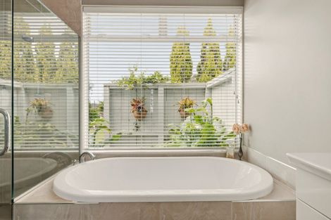 Photo of property in 2a Kaitemako Road, Welcome Bay, Tauranga, 3112