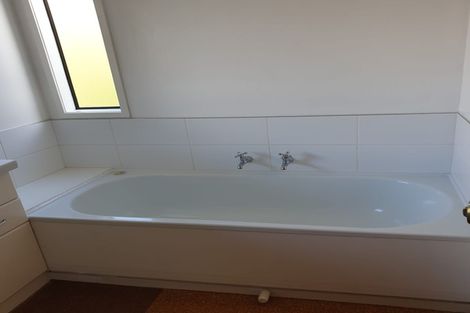 Photo of property in 82 Sandspit Road, Waiuku, 2123