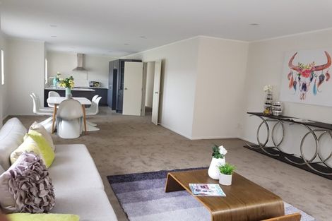 Photo of property in 9 Birchlea Rise, Goodwood Heights, Auckland, 2105