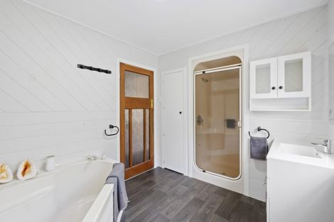 Photo of property in 14 Peace Avenue, Moturoa, New Plymouth, 4310