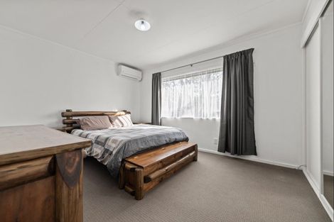 Photo of property in 10 Ashton Place, Highbury, Palmerston North, 4412