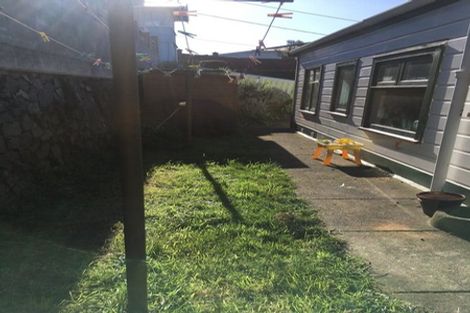 Photo of property in 62 Eden Street, Island Bay, Wellington, 6023