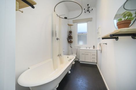 Photo of property in 84 Featherston Street, Takaro, Palmerston North, 4412