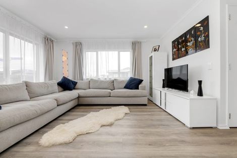 Photo of property in 21 Whareatua Avenue, Takanini, 2112