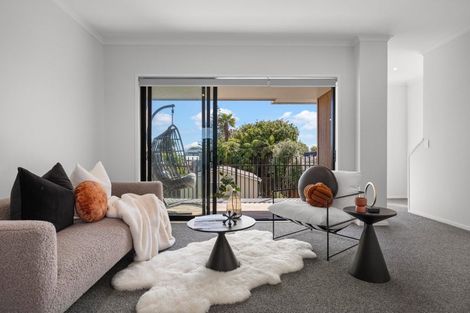 Photo of property in 8/5 Peachgrove Road, Te Atatu Peninsula, Auckland, 0610