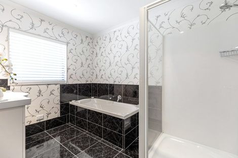 Photo of property in 18 Ko Place, Pyes Pa, Tauranga, 3112