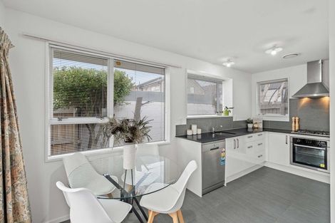 Photo of property in 3/5 Broadbent Street, Riccarton, Christchurch, 8041