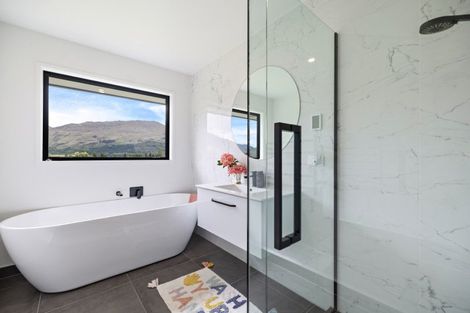Photo of property in 86 Mountain View Road, Dalefield, Queenstown, 9371