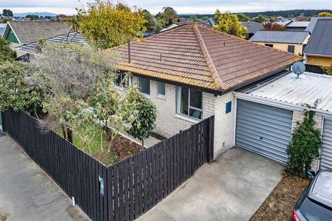 Photo of property in 2/2 Queenspark Drive, Parklands, Christchurch, 8083