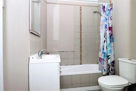 Photo of property in 1 Wattle Road, Sunnyvale, Auckland, 0612