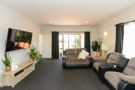Photo of property in 472 Maharakeke Road, Waipukurau, 4281