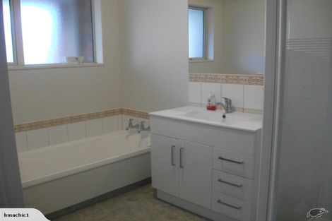 Photo of property in 2 Harrod Place, Rangiora, 7400