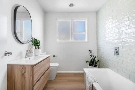 Photo of property in 16a Durham Street, Te Atatu Peninsula, Auckland, 0610